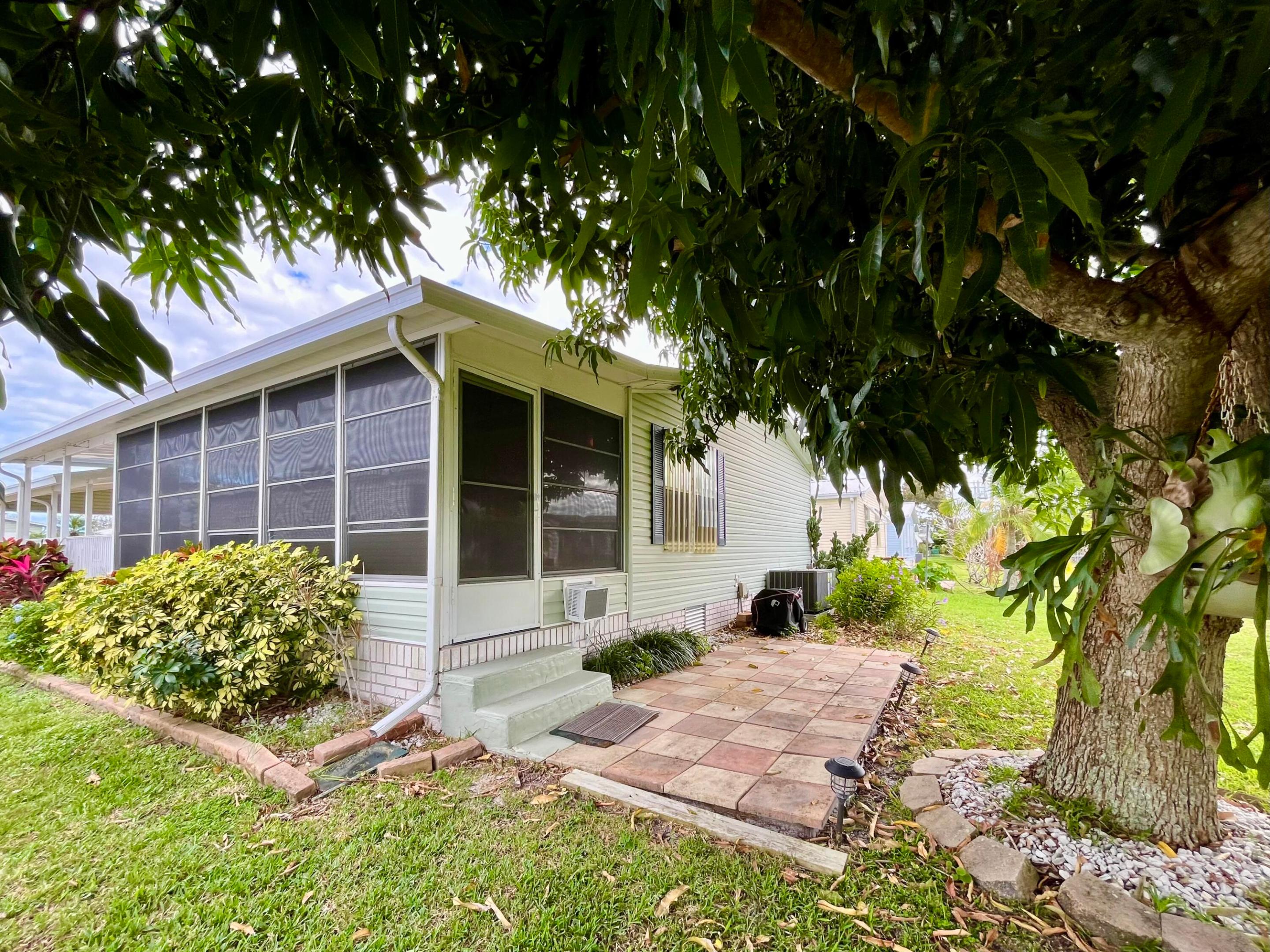 7556 Niantic Avenue W5