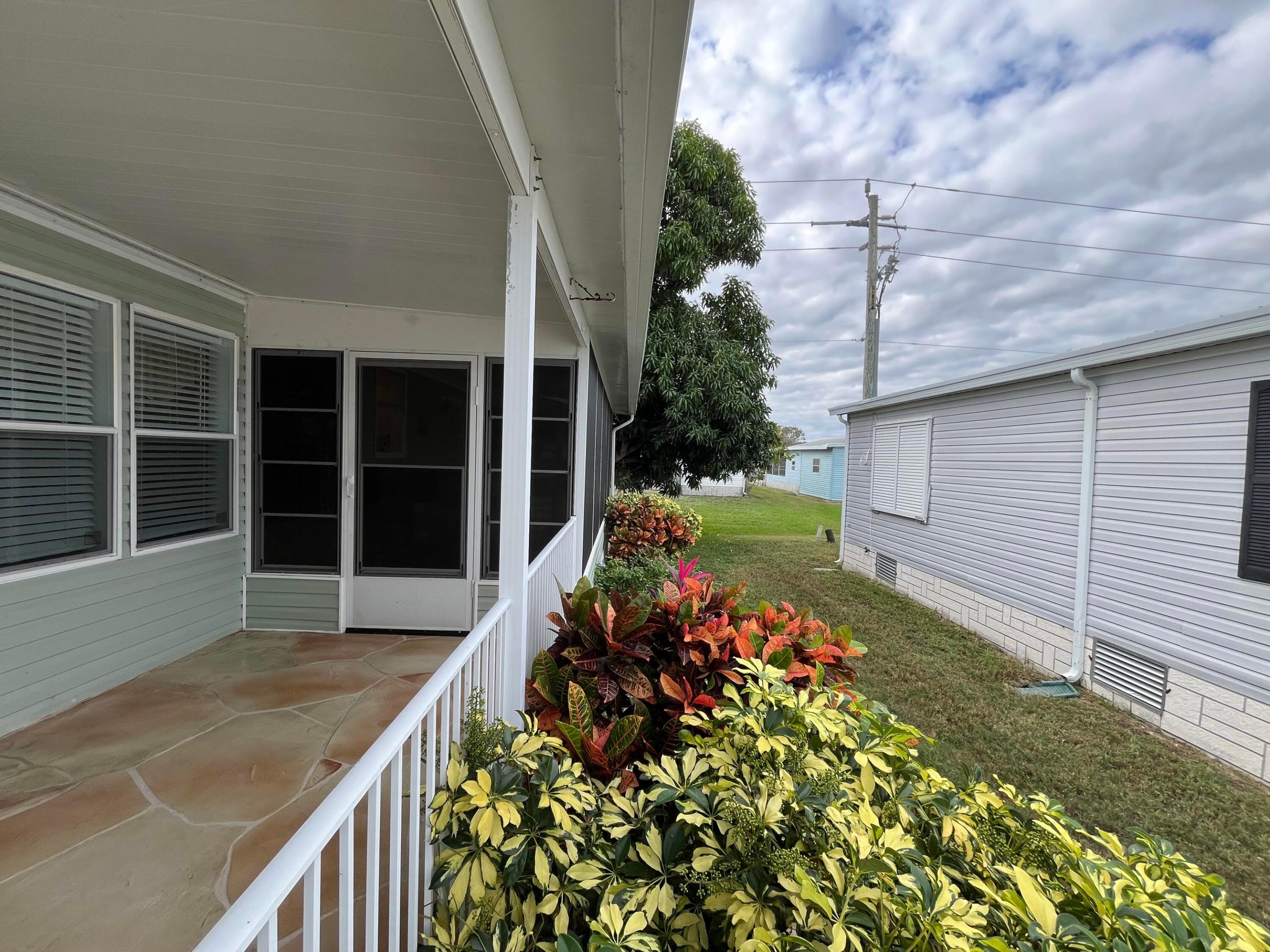 7556 Niantic Avenue W5