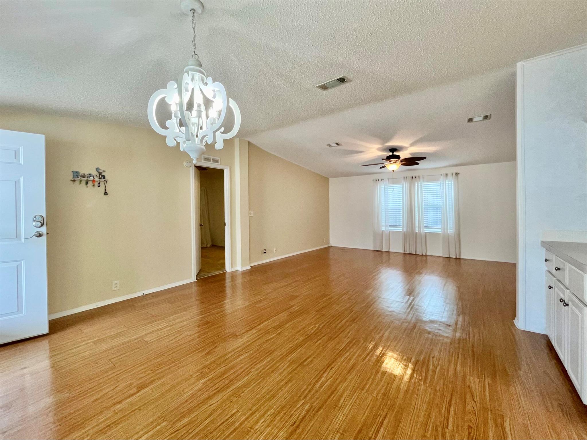 7556 Niantic Avenue W5