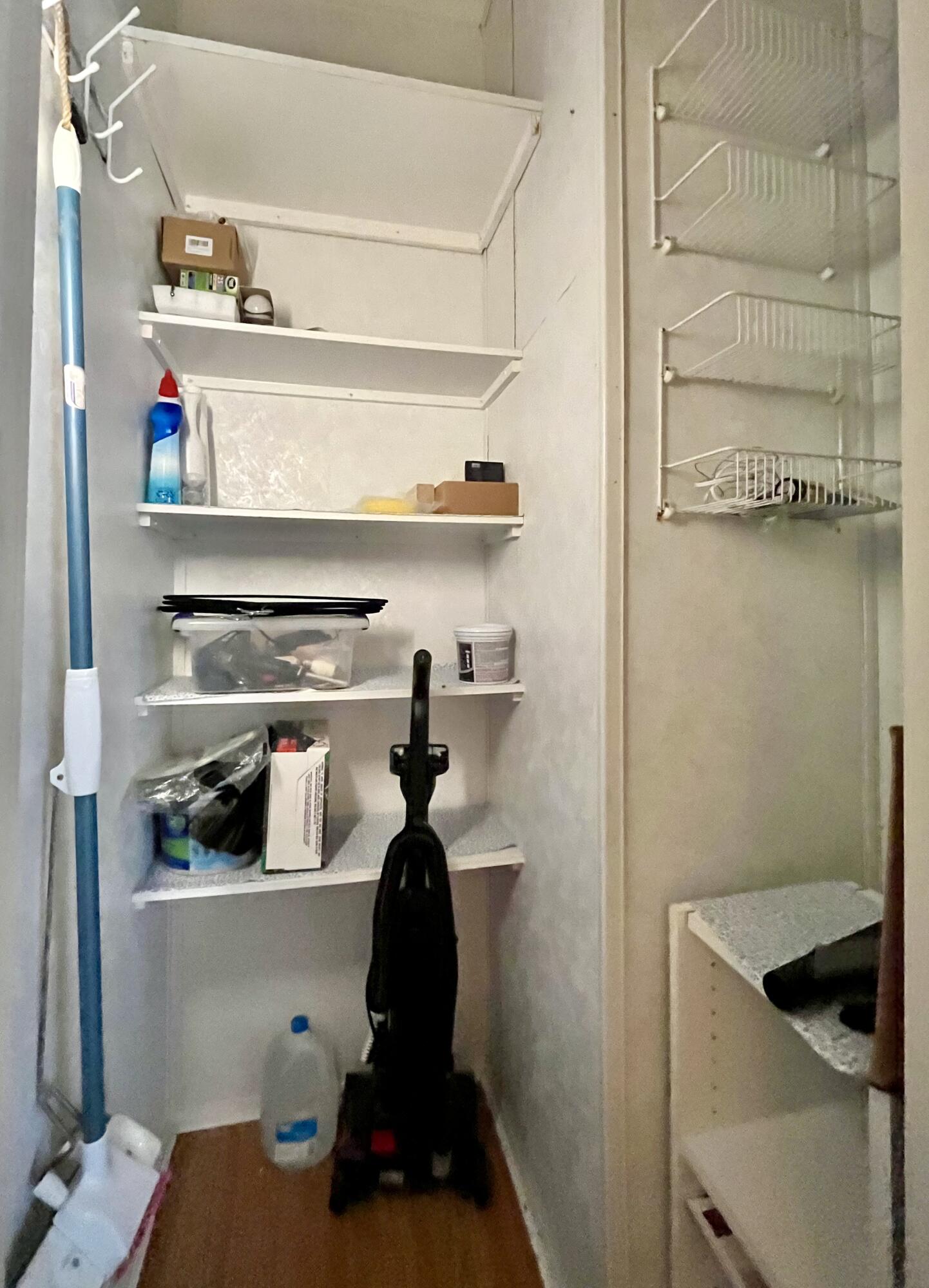 7556 Niantic Avenue W5