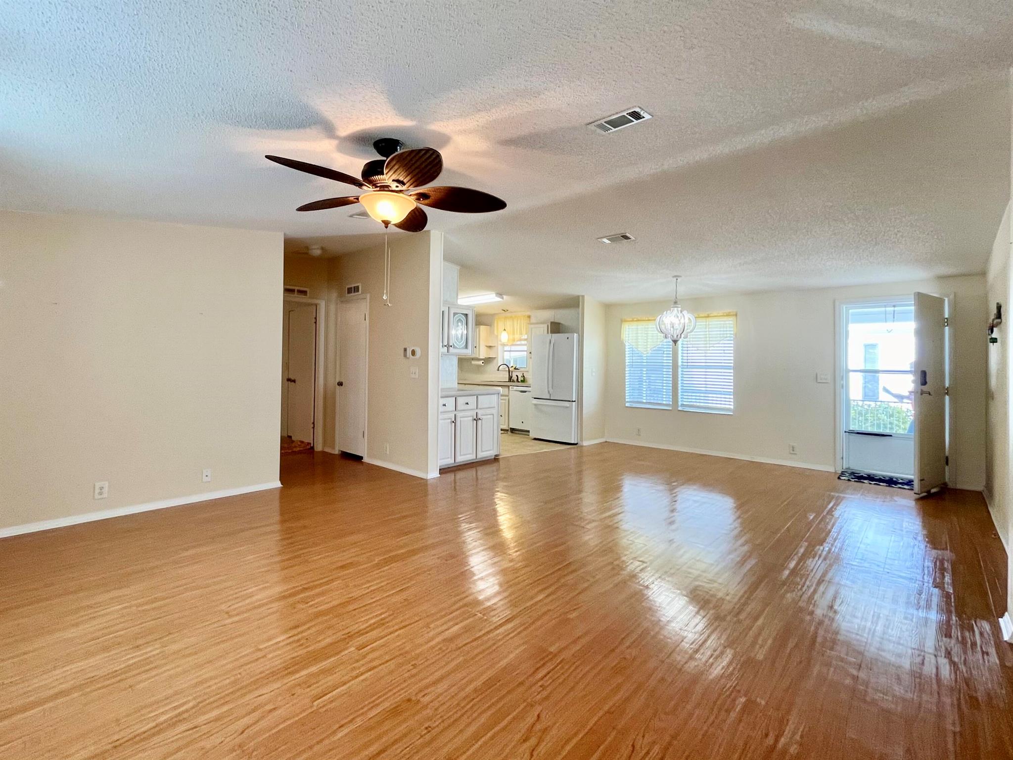 7556 Niantic Avenue W5