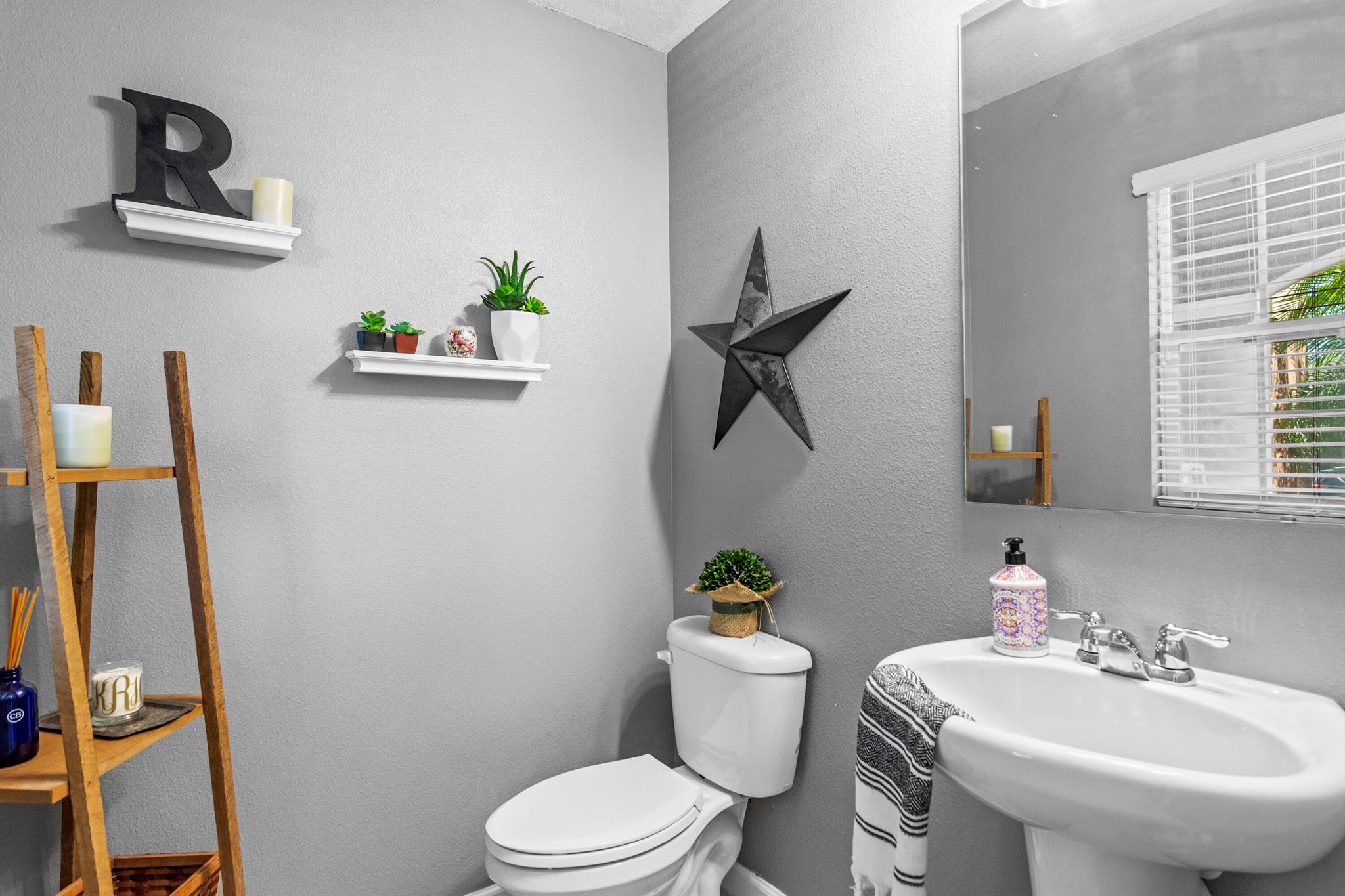 1547 Lexington Square SW