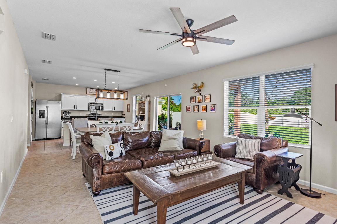 1547 Lexington Square SW