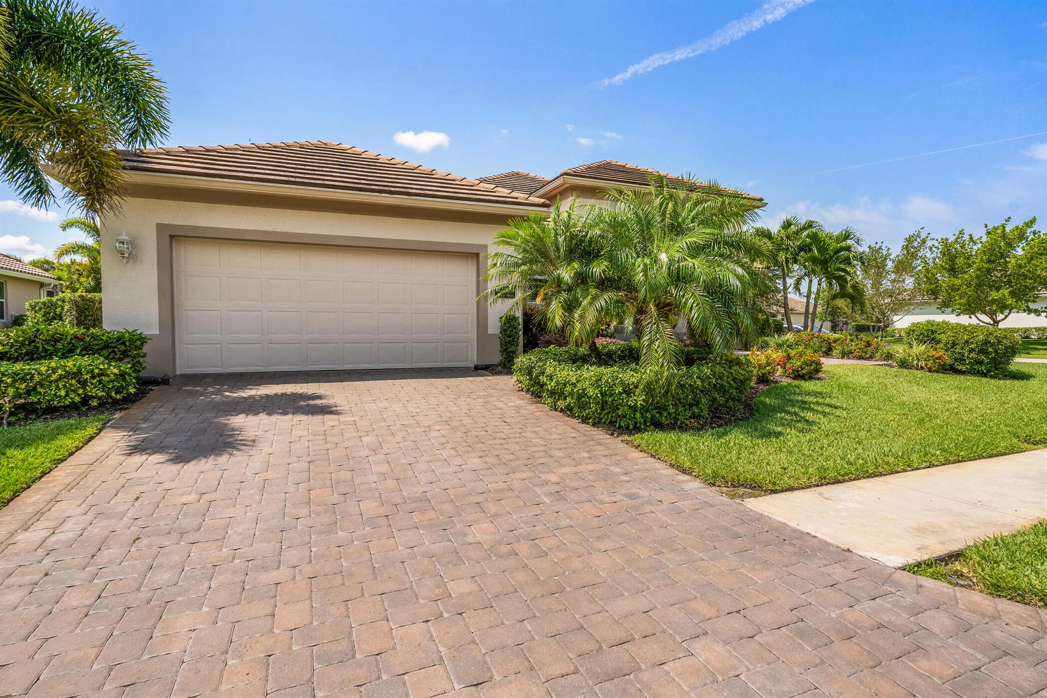 6104 Graysen Square