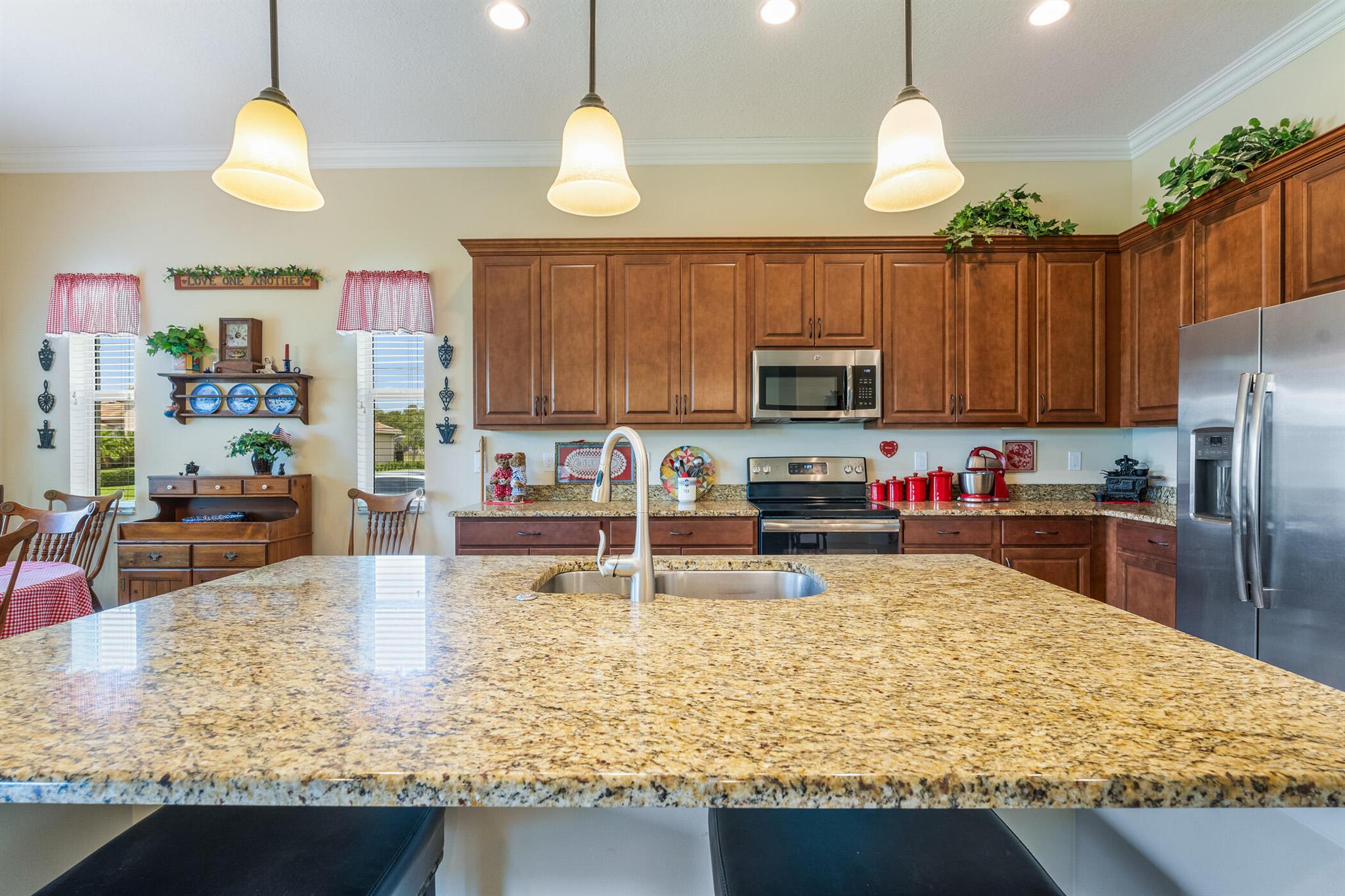 6104 Graysen Square