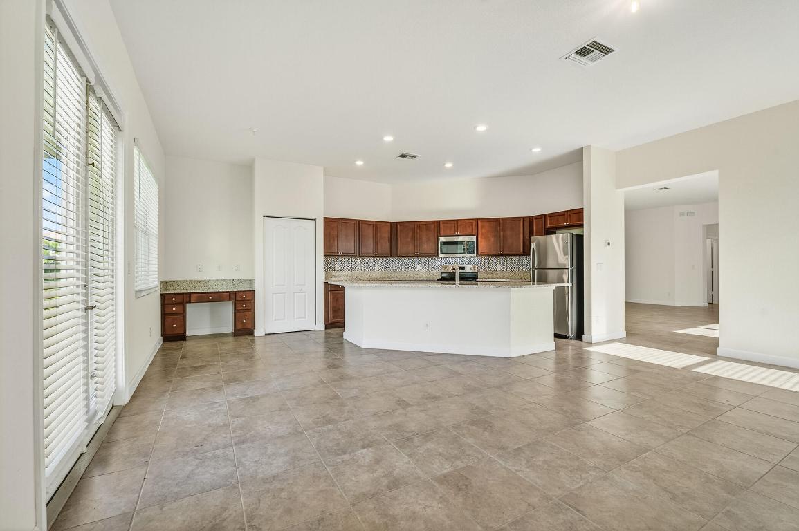 1769 Berkshire Circle SW