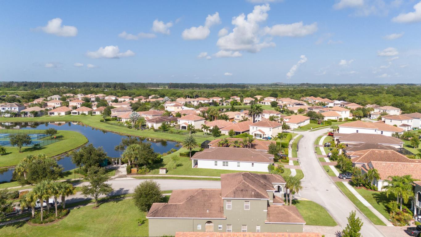 1769 Berkshire Circle SW