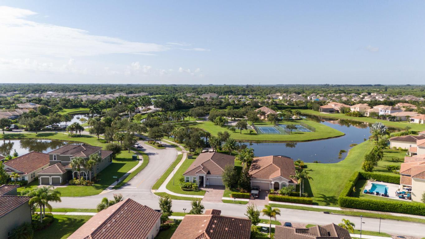 1769 Berkshire Circle SW