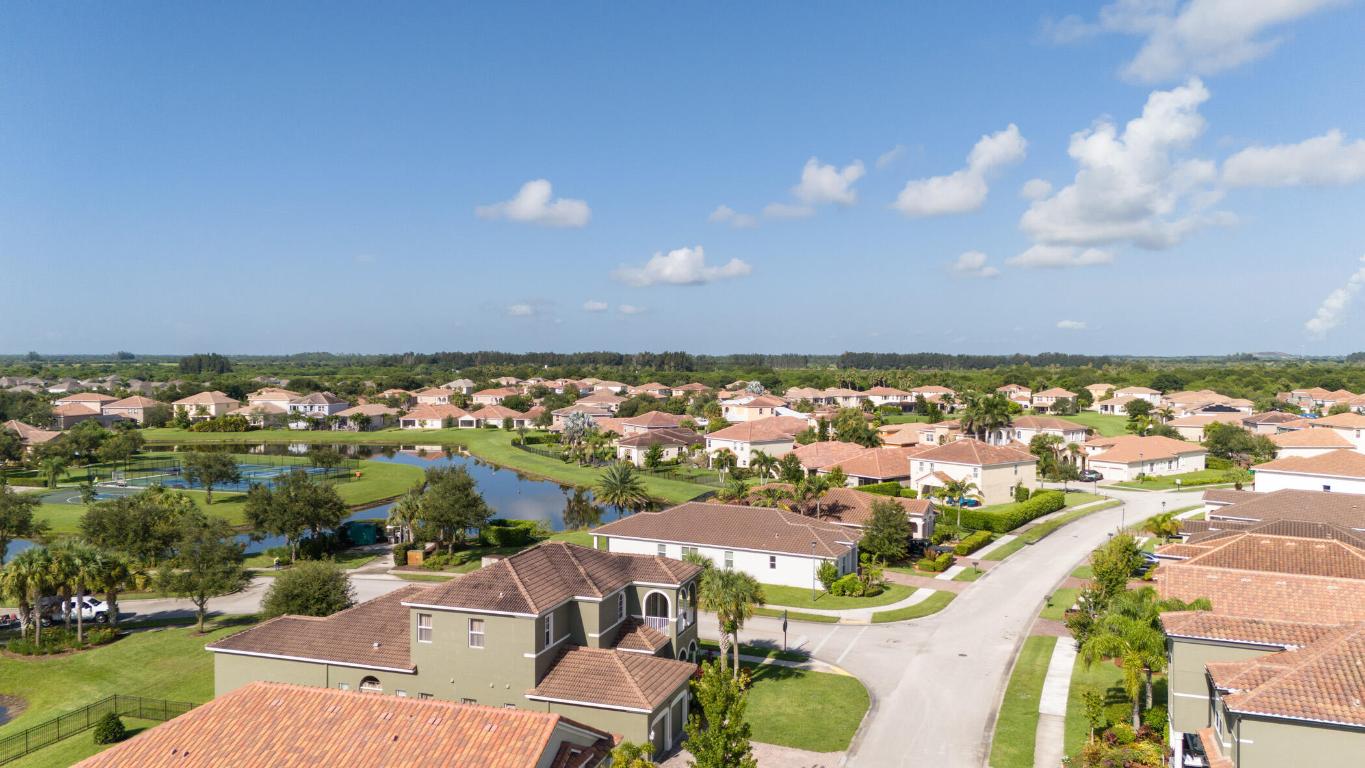 1769 Berkshire Circle SW