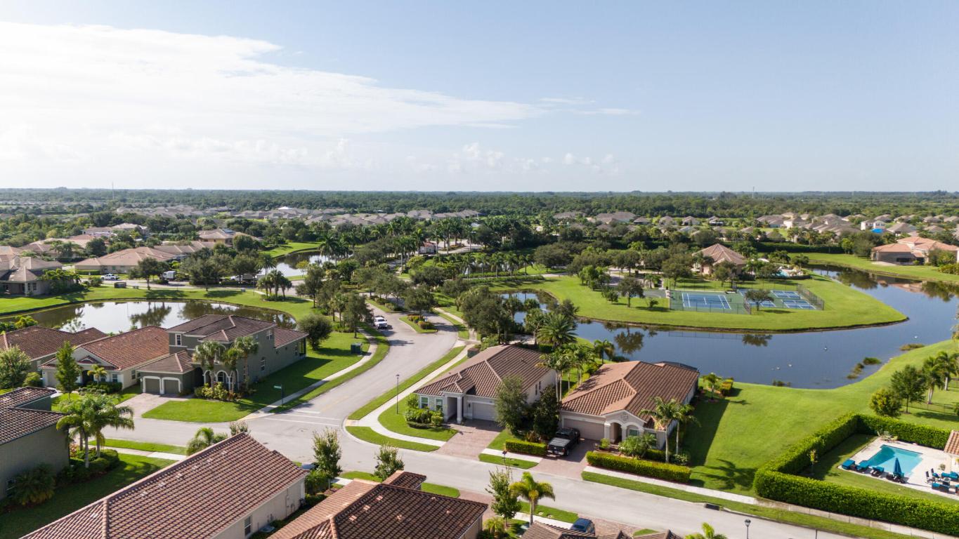 1769 Berkshire Circle SW