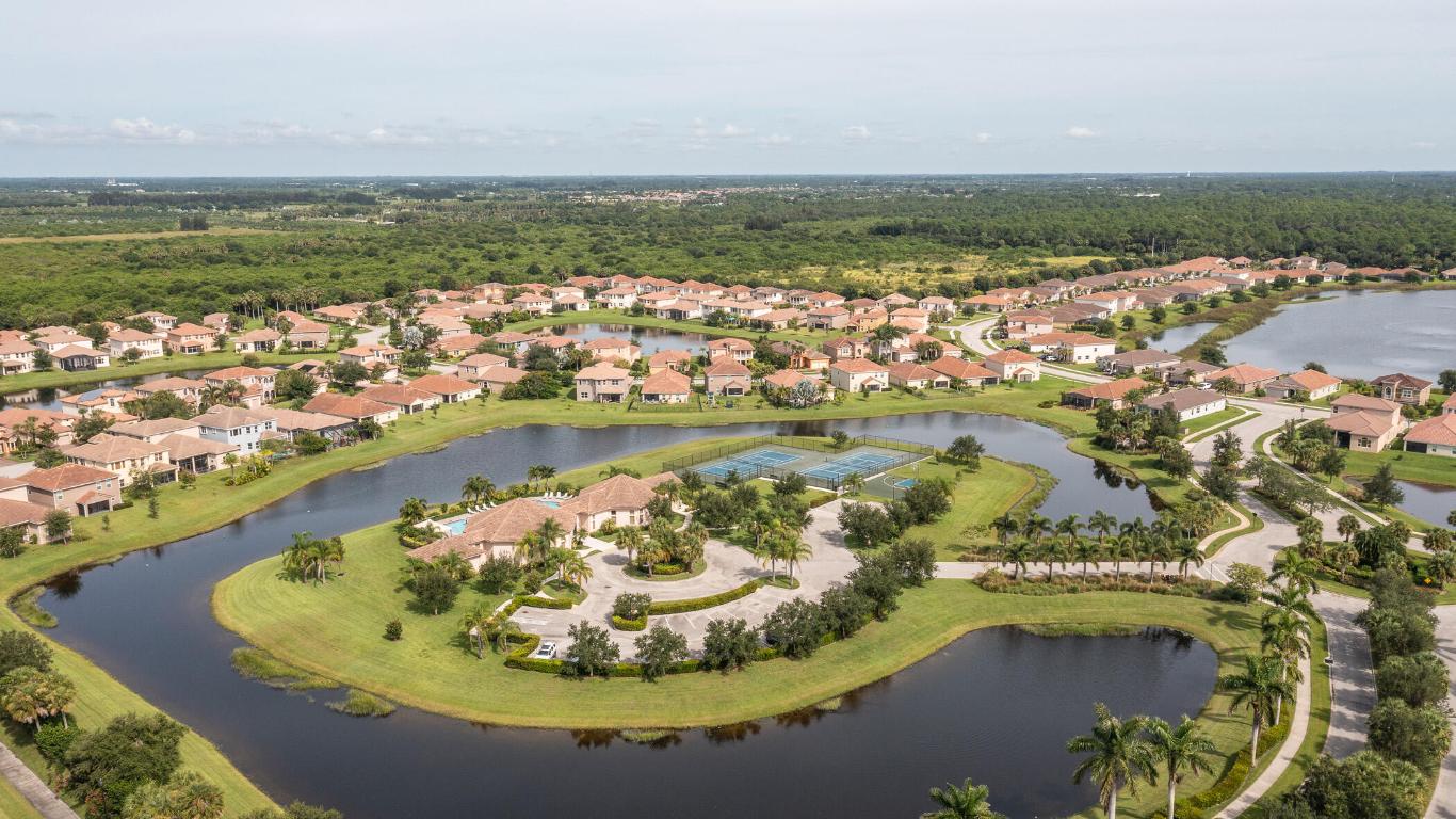 1769 Berkshire Circle SW