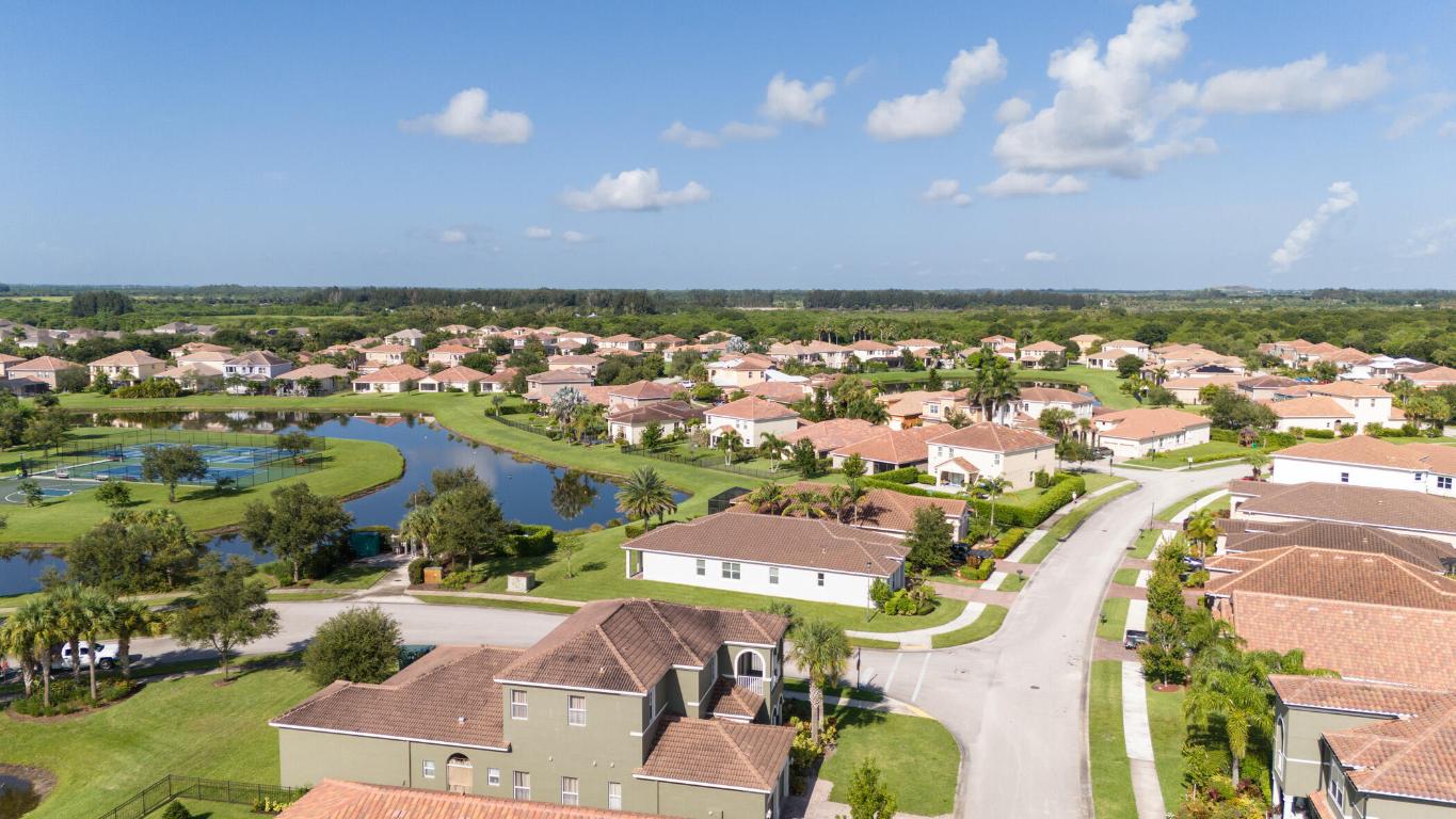 1769 Berkshire Circle SW