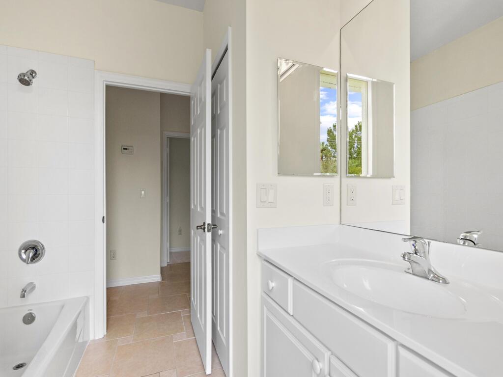 305 Bourdeaux Drive SW