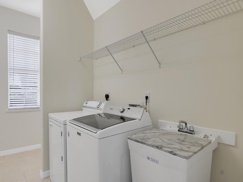 305 Bourdeaux Drive SW