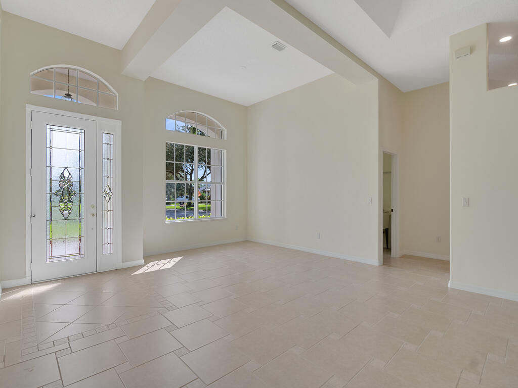 305 Bourdeaux Drive SW