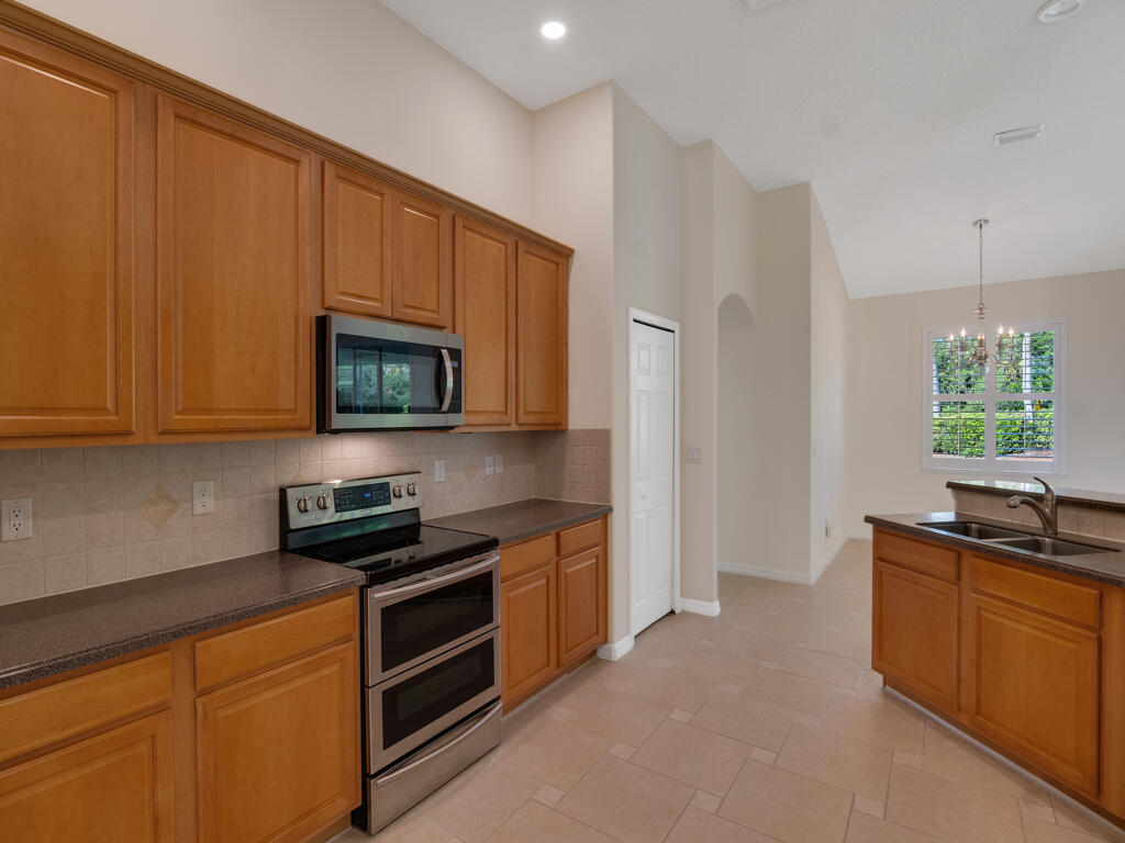 305 Bourdeaux Drive SW