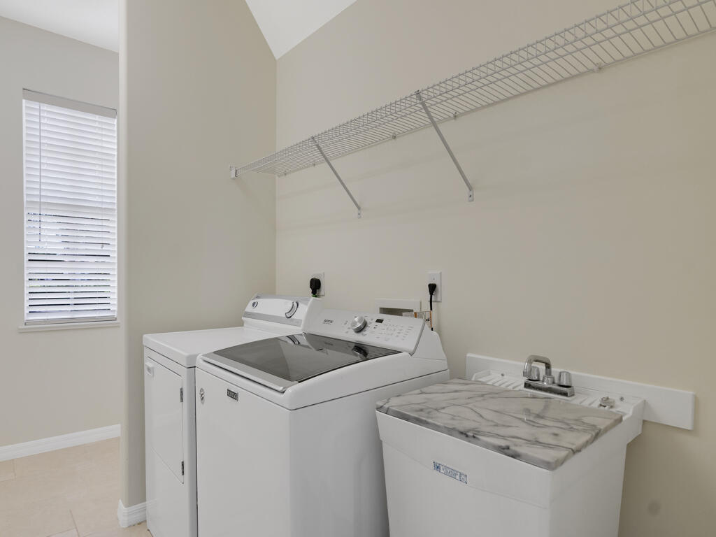 305 Bourdeaux Drive SW