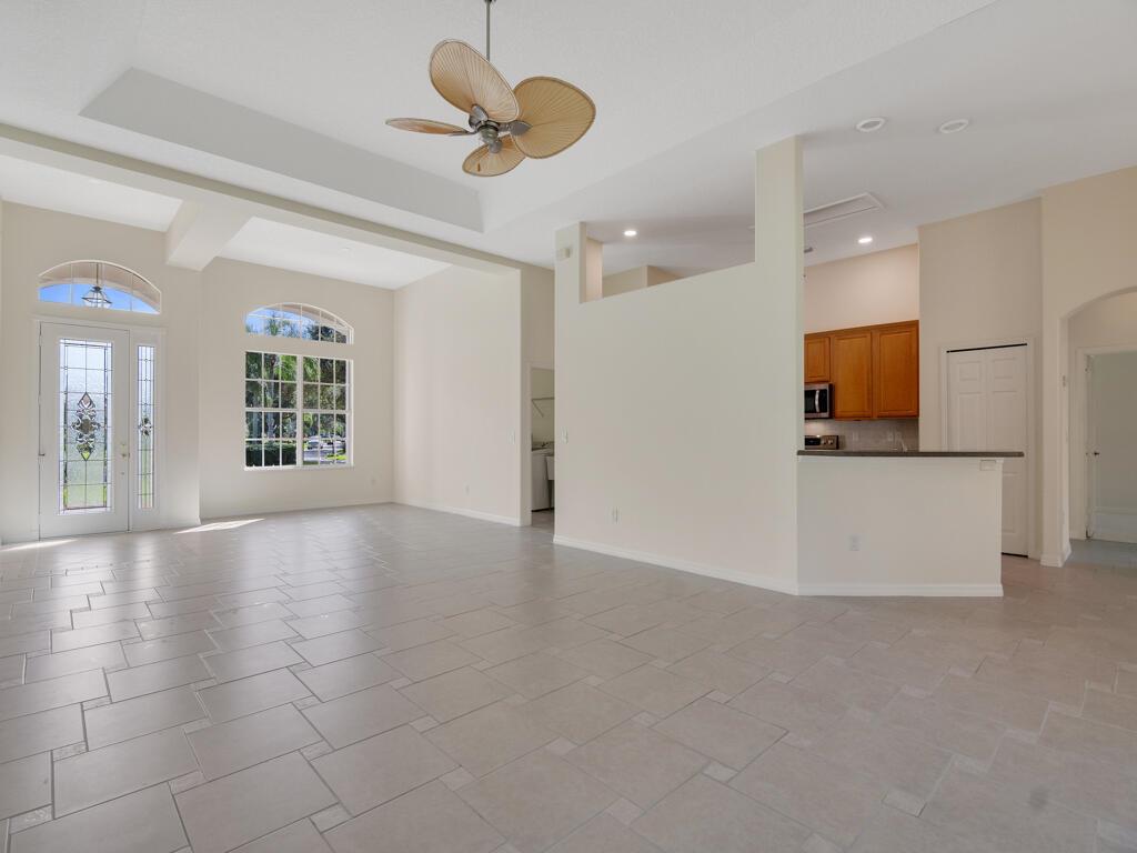 305 Bourdeaux Drive SW