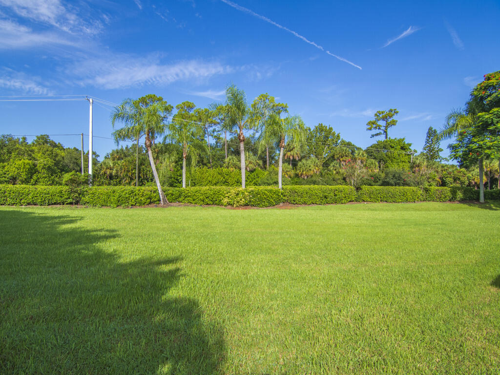 305 Bourdeaux Drive SW