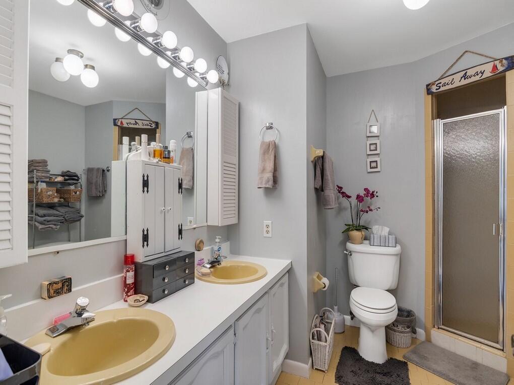 5675 Sunshine Avenue