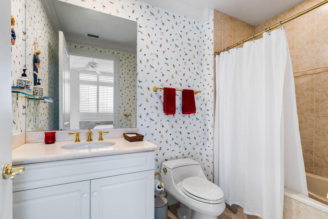 601 N Swim Club Drive 3