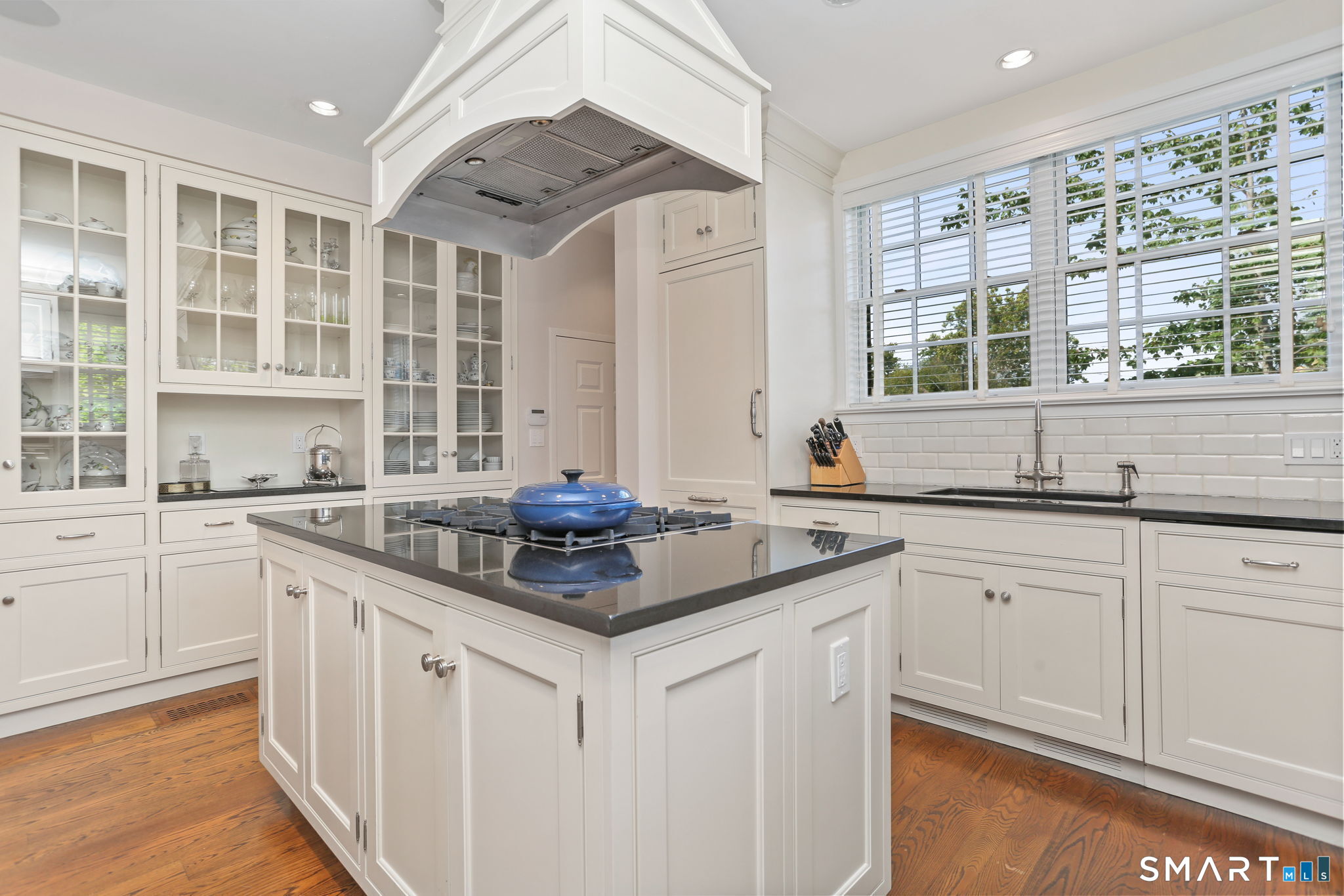 2 Elmwood Drive Unit: 2