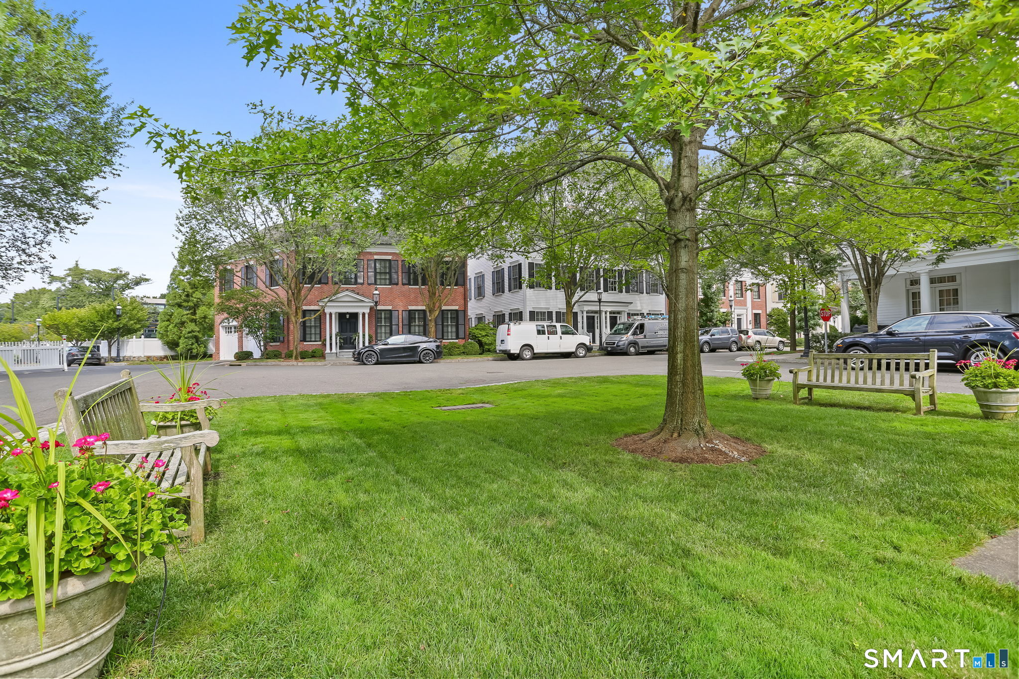 2 Elmwood Drive Unit: 2