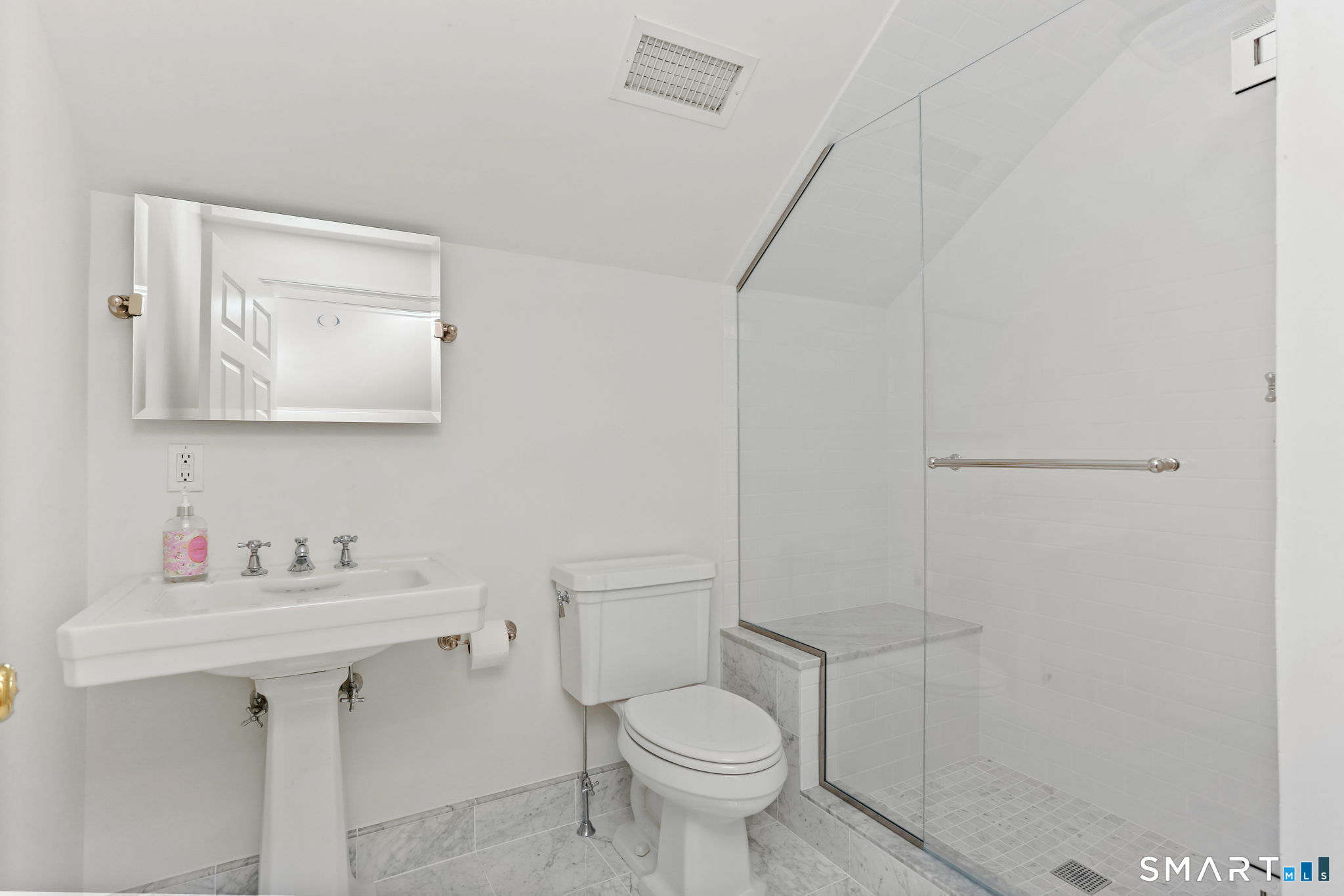 2 Elmwood Drive Unit: 2