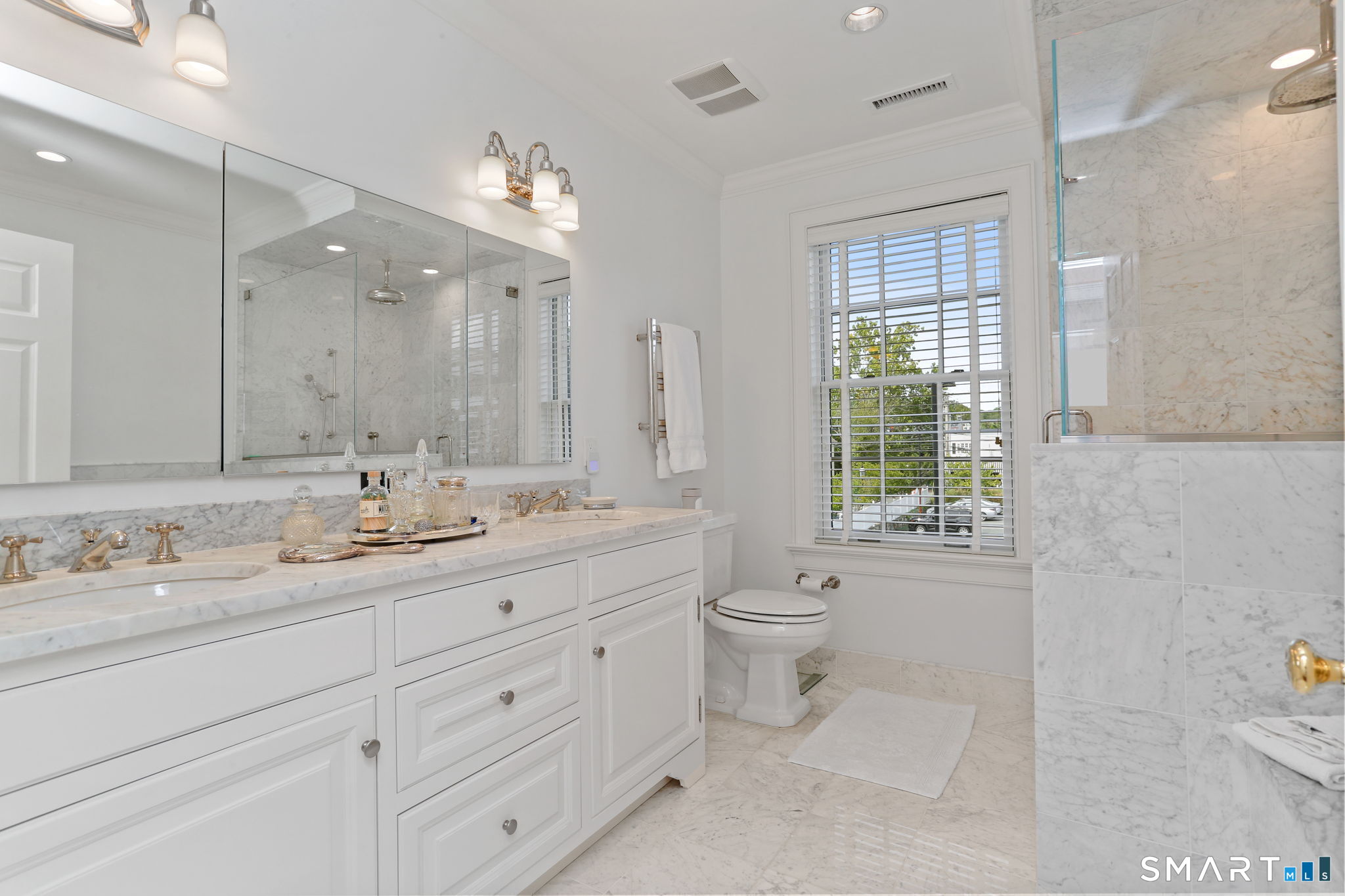 2 Elmwood Drive Unit: 2