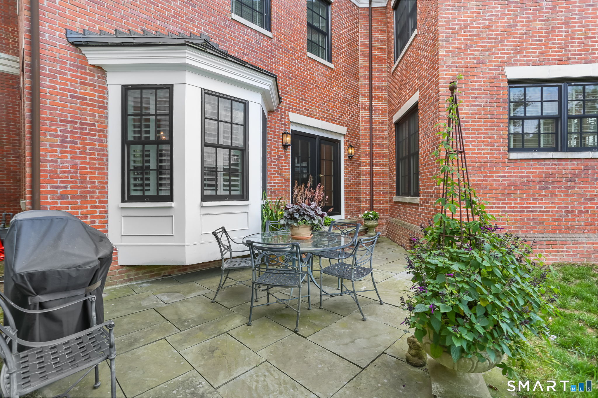 2 Elmwood Drive Unit: 2