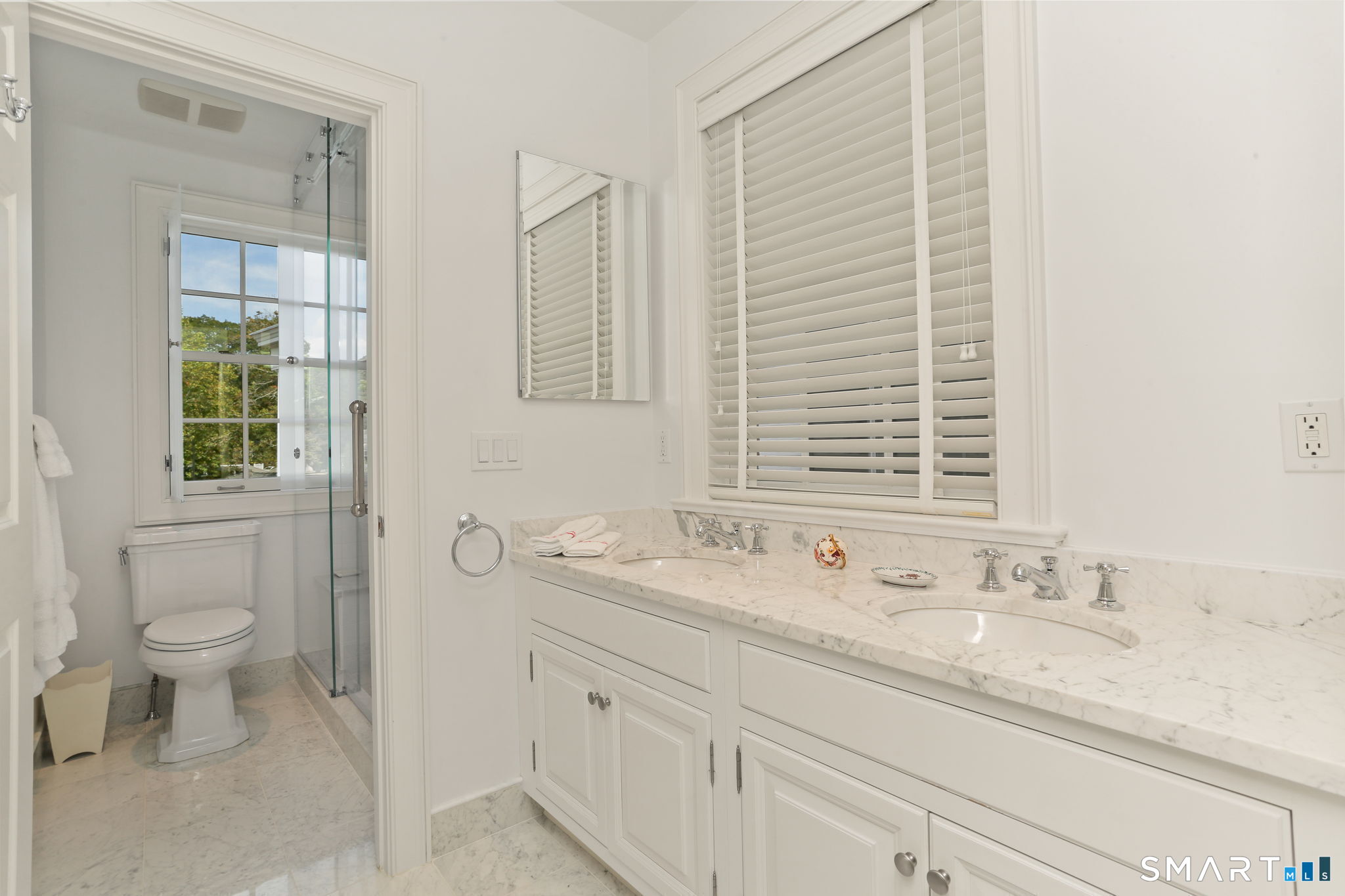 2 Elmwood Drive Unit: 2