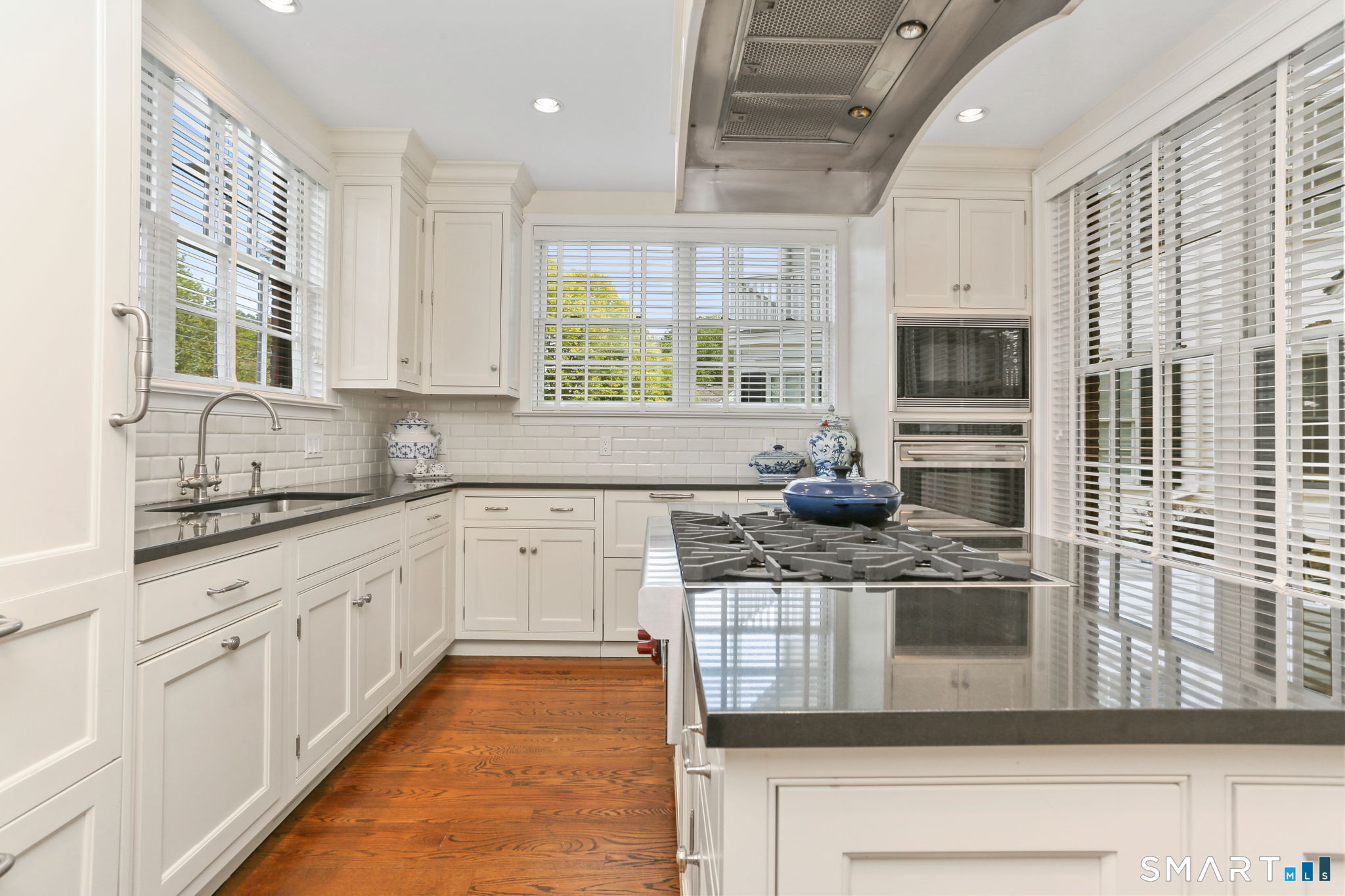 2 Elmwood Drive Unit: 2