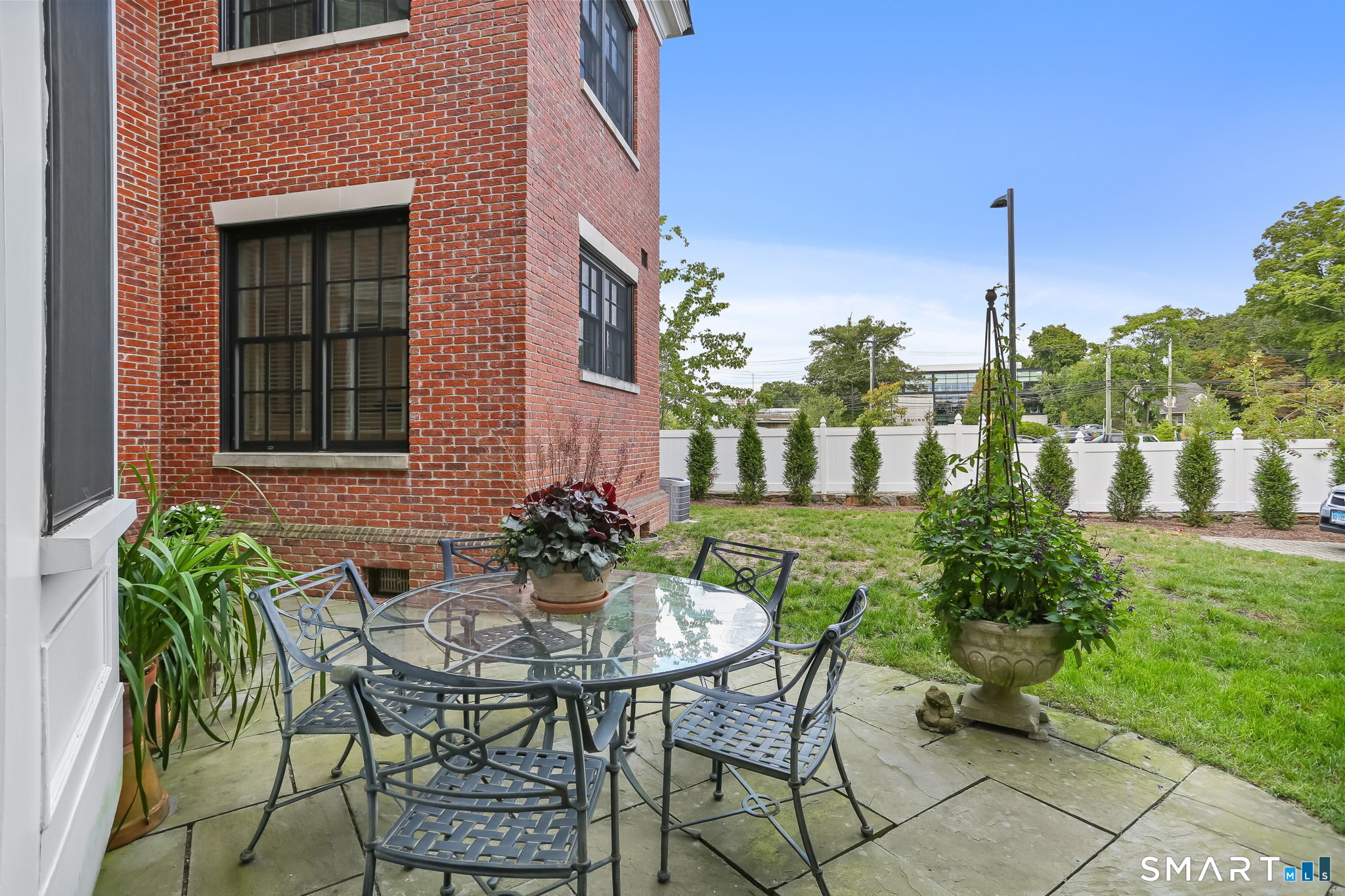 2 Elmwood Drive Unit: 2