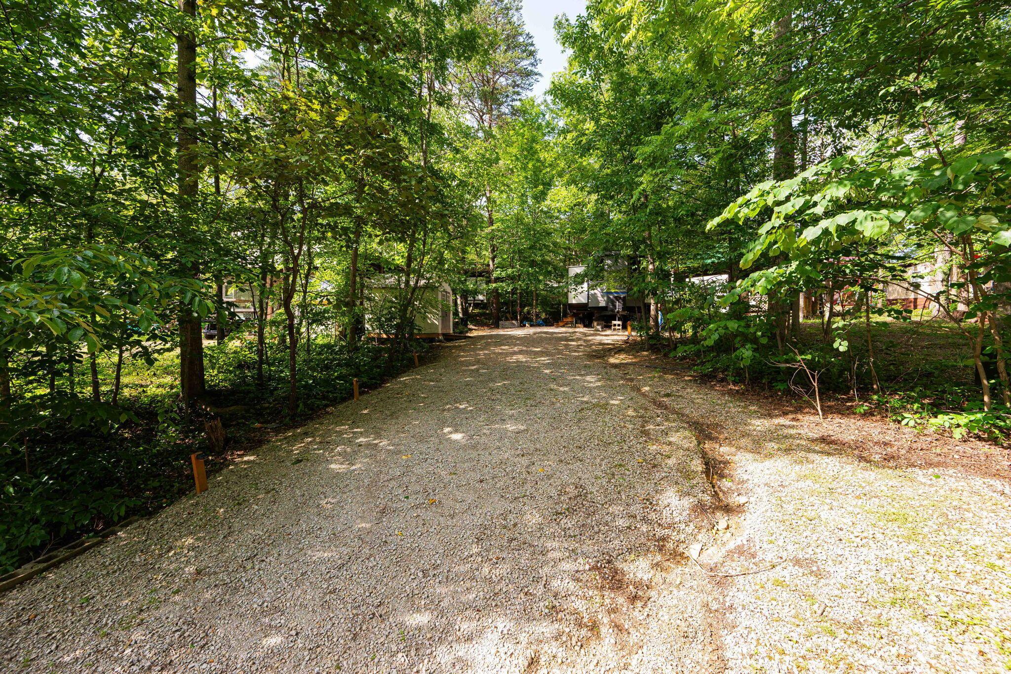 82 Pineywood Trail
