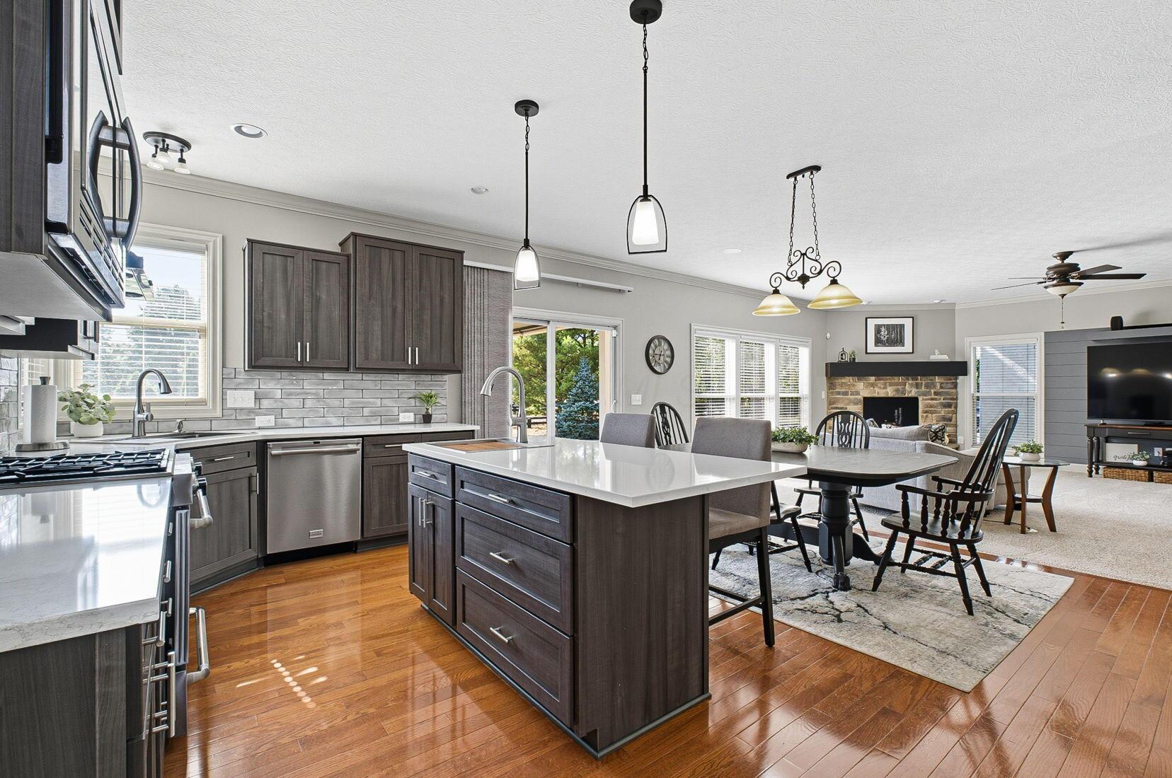 6460 Bromfield Drive