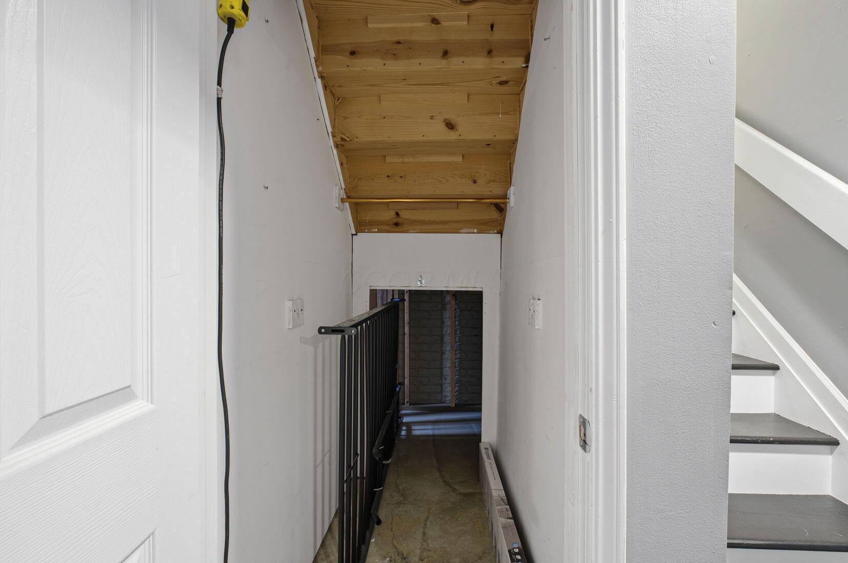 5798 Aristides Way, 9 9