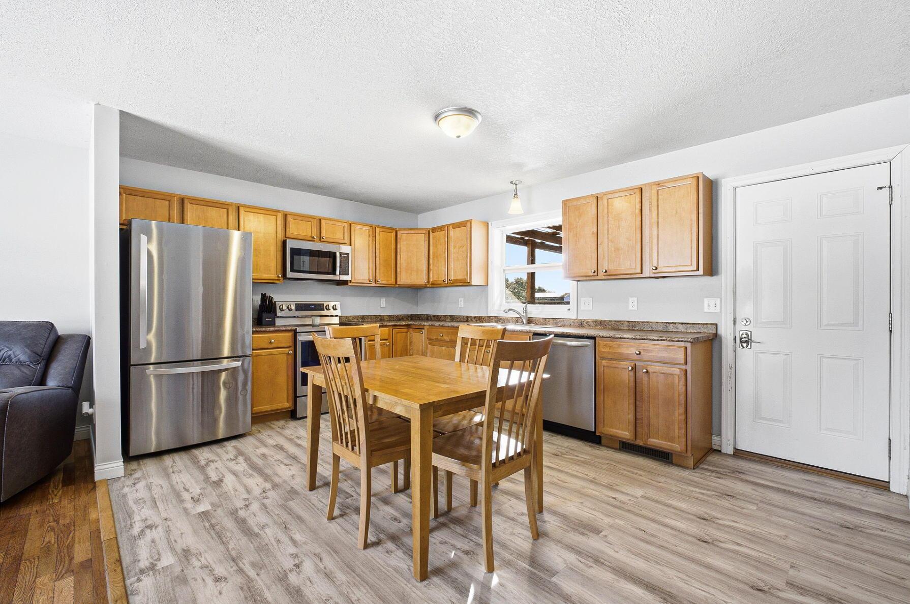 83 W Madison Drive NE