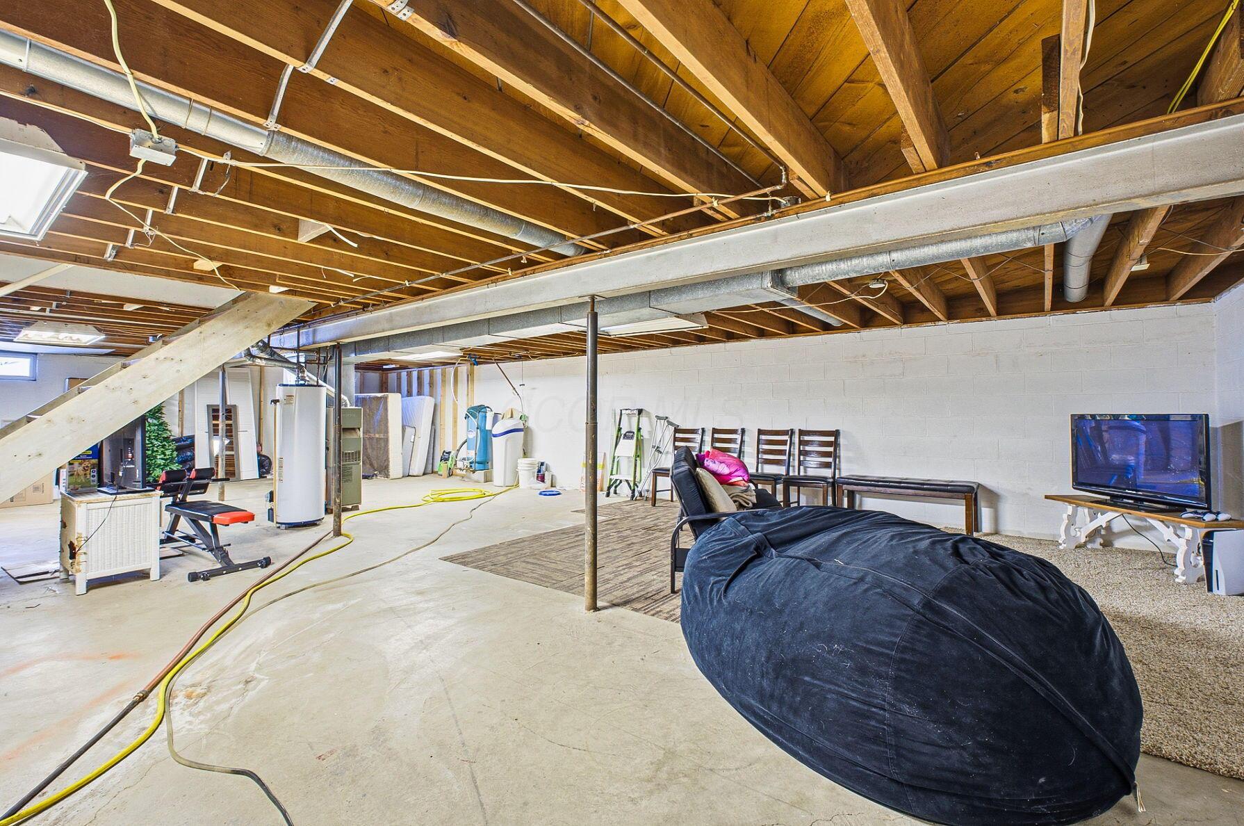 83 W Madison Drive NE