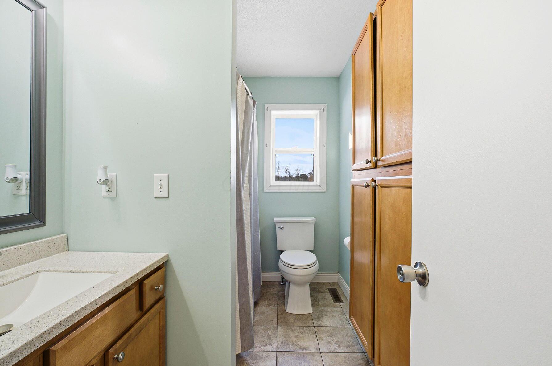 83 W Madison Drive NE