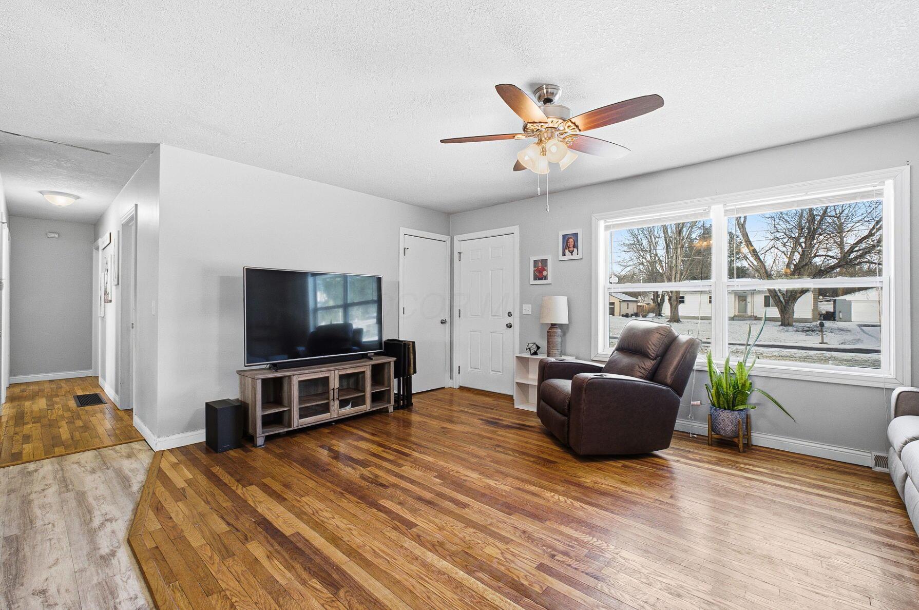 83 W Madison Drive NE