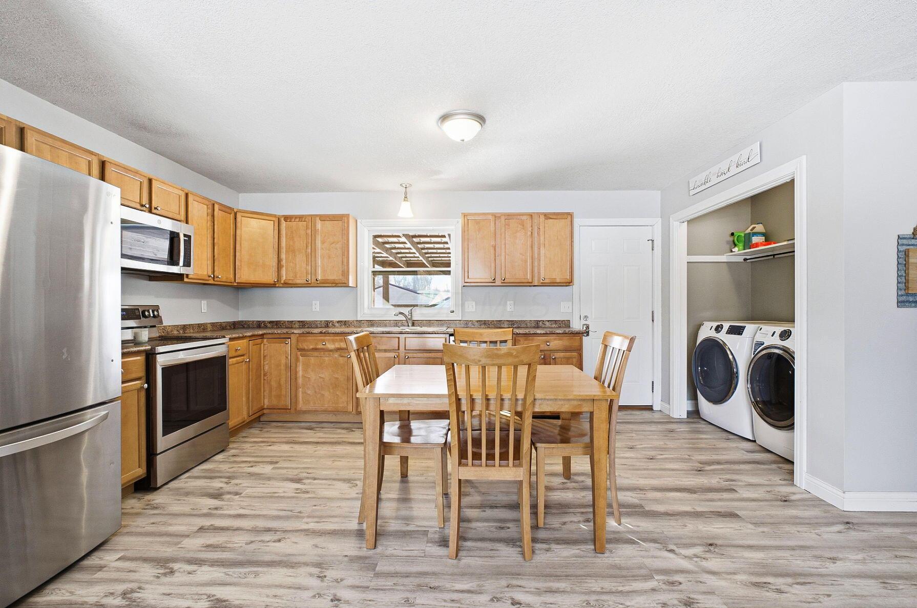 83 W Madison Drive NE