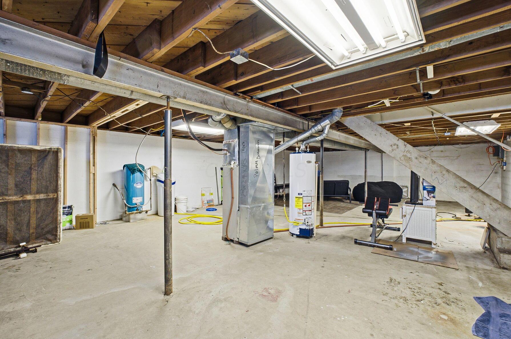 83 W Madison Drive NE