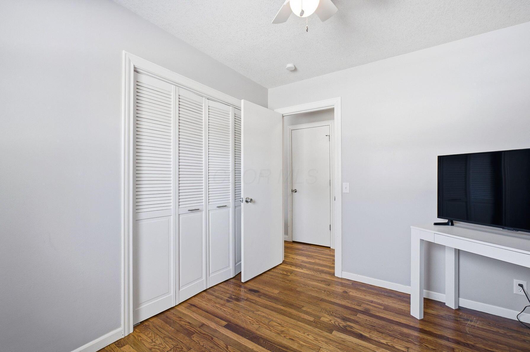 83 W Madison Drive NE