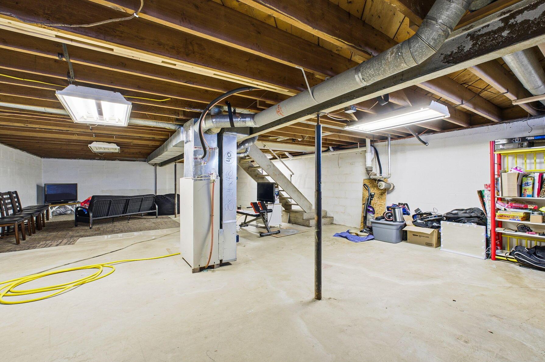 83 W Madison Drive NE