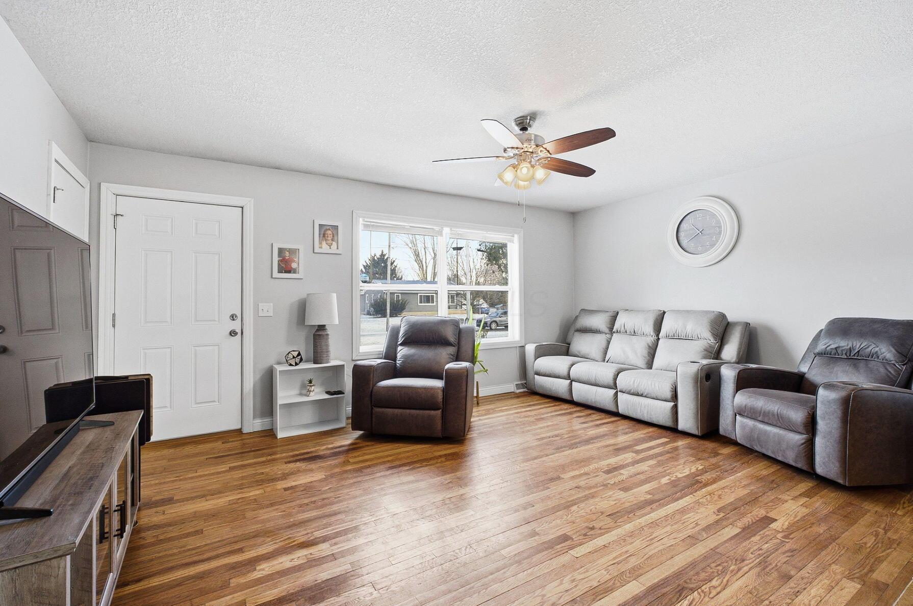 83 W Madison Drive NE