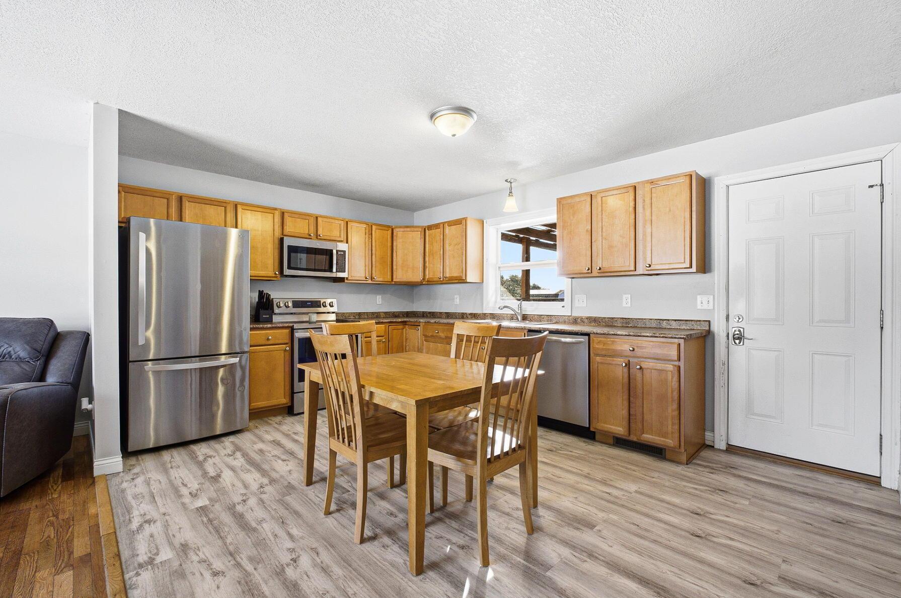 83 W Madison Drive NE