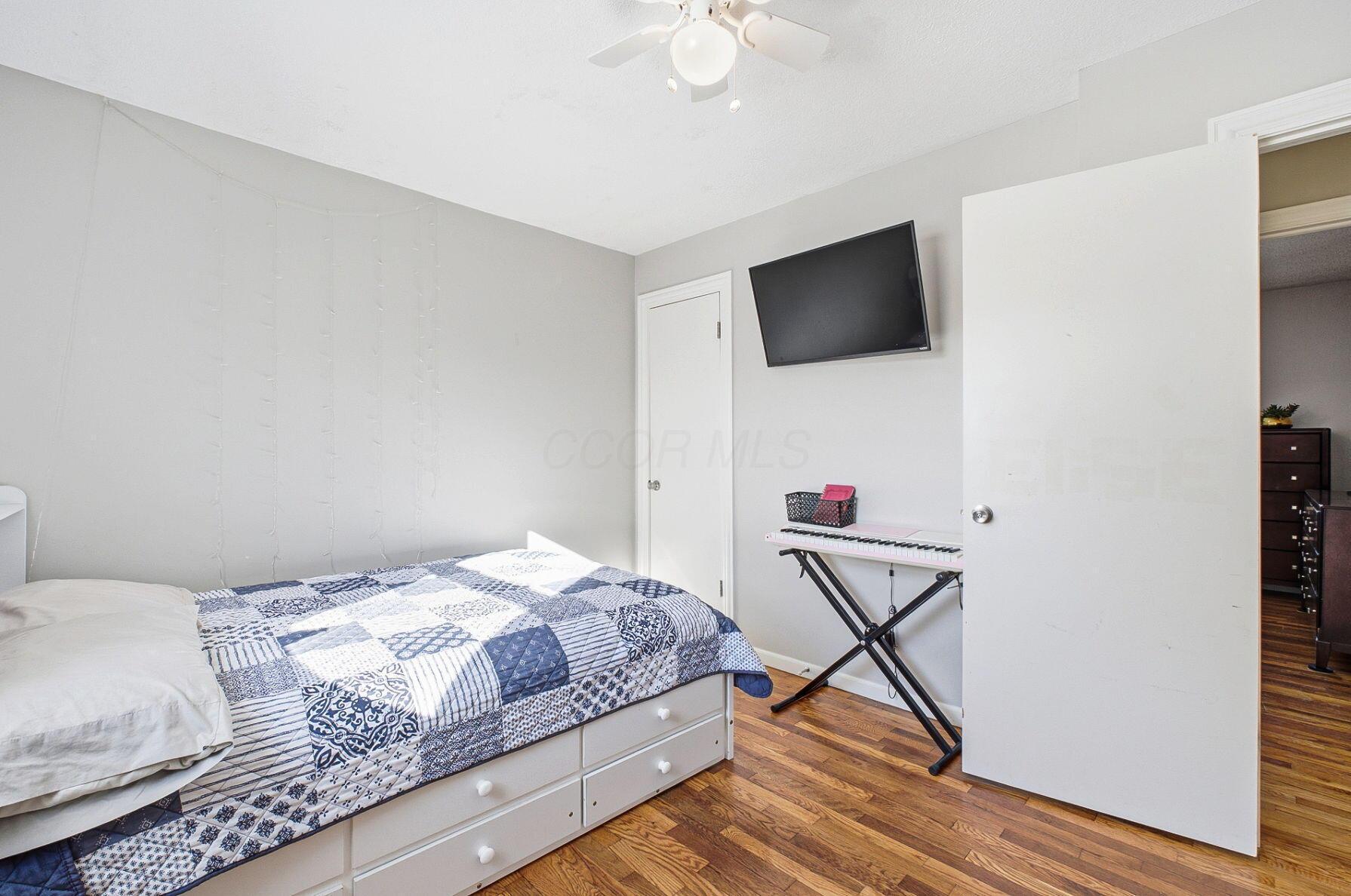 83 W Madison Drive NE