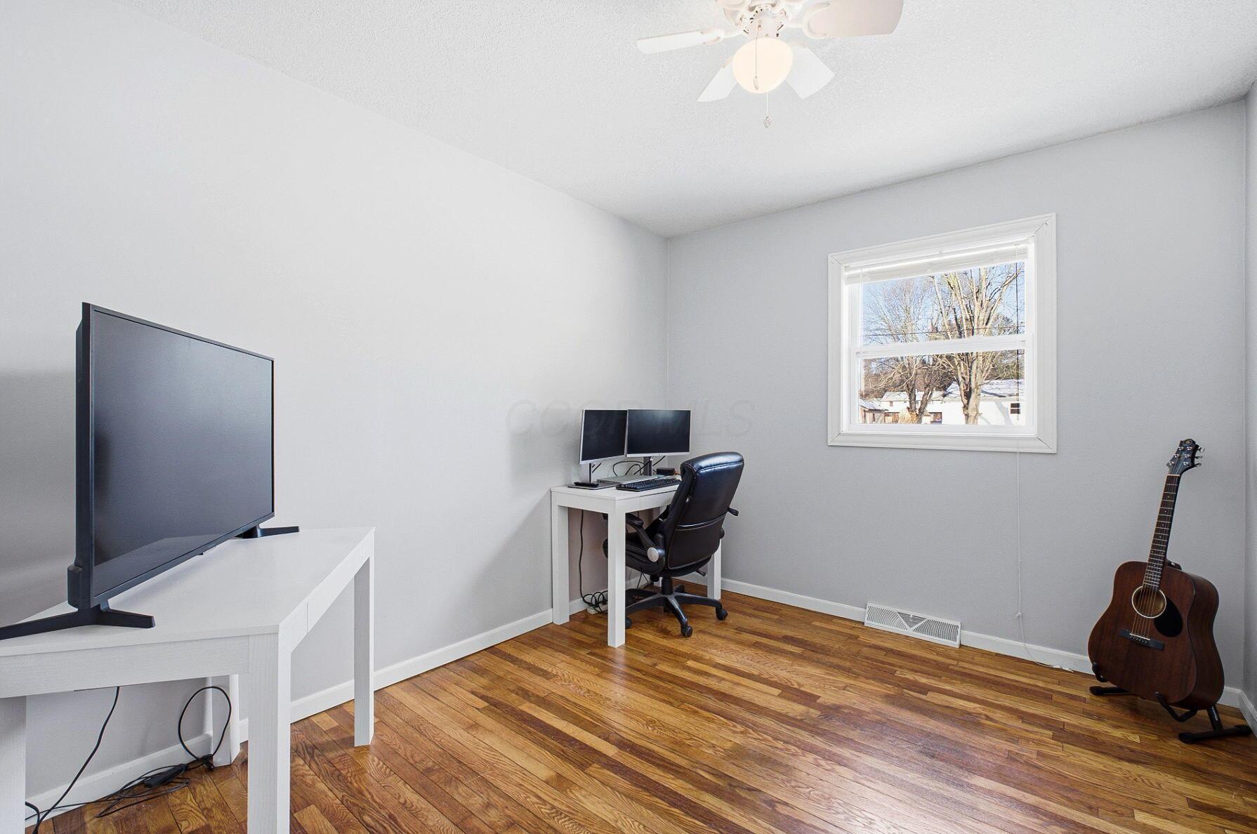 83 W Madison Drive NE