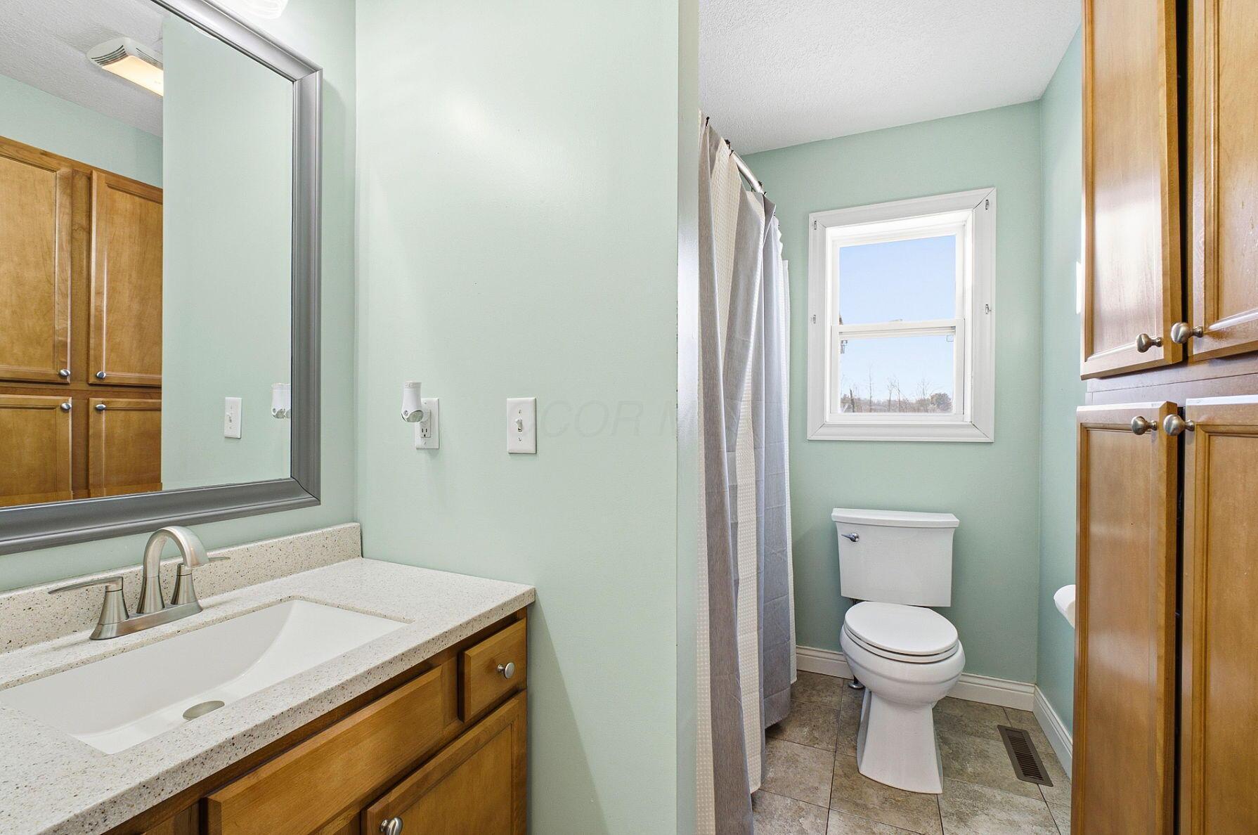 83 W Madison Drive NE