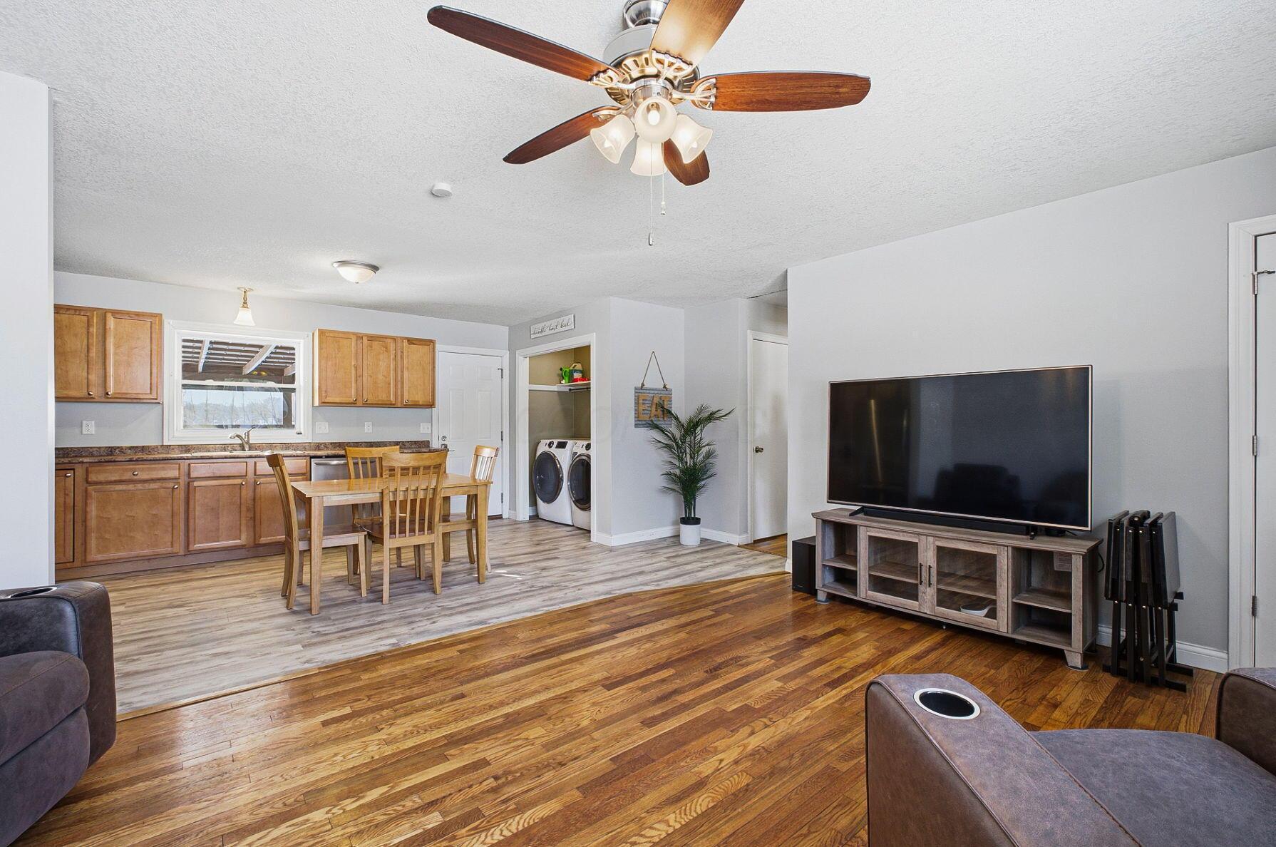 83 W Madison Drive NE